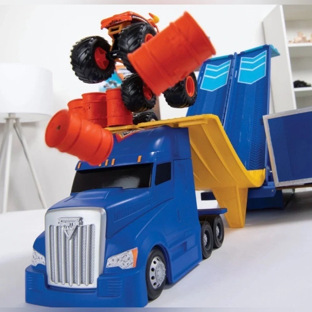 Monster Jam TRANSFORMING Hauler Truck Play Set + Exclusive El Toro Loco 🌟NEW🌟